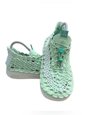 NIKE ACG WATERCAT + VAPOR MINT GREEN NWOT